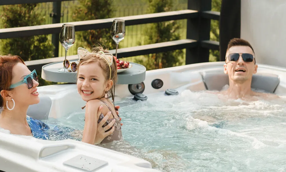 banner-hot-tub-family banner-hot-tub-family